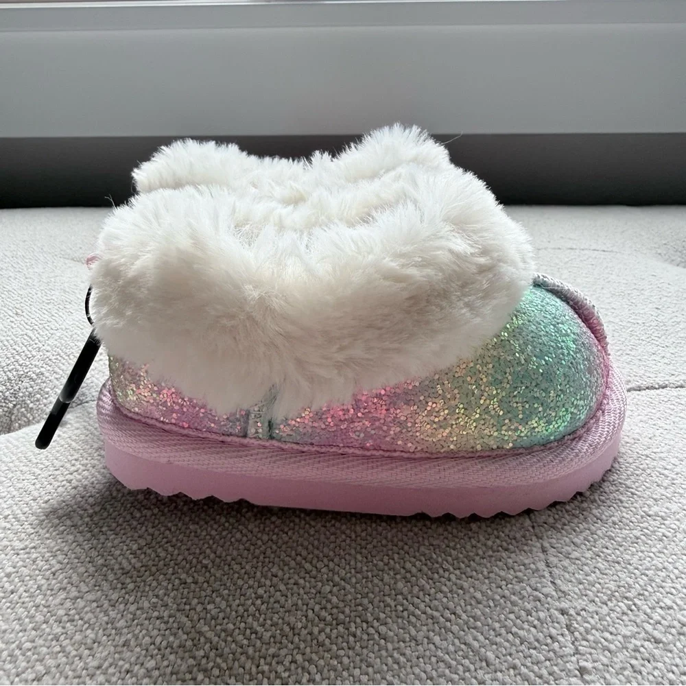 NWT Wonder Nation toddler size 4 pastel sparkly slippers with faux fur lining